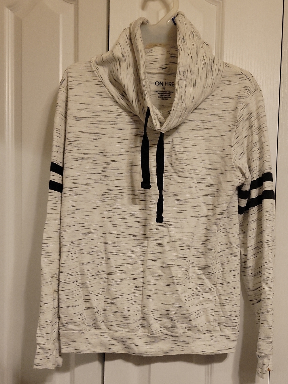 On Fire Ivory Heather Pullover with Black Accents Big Kids Lg